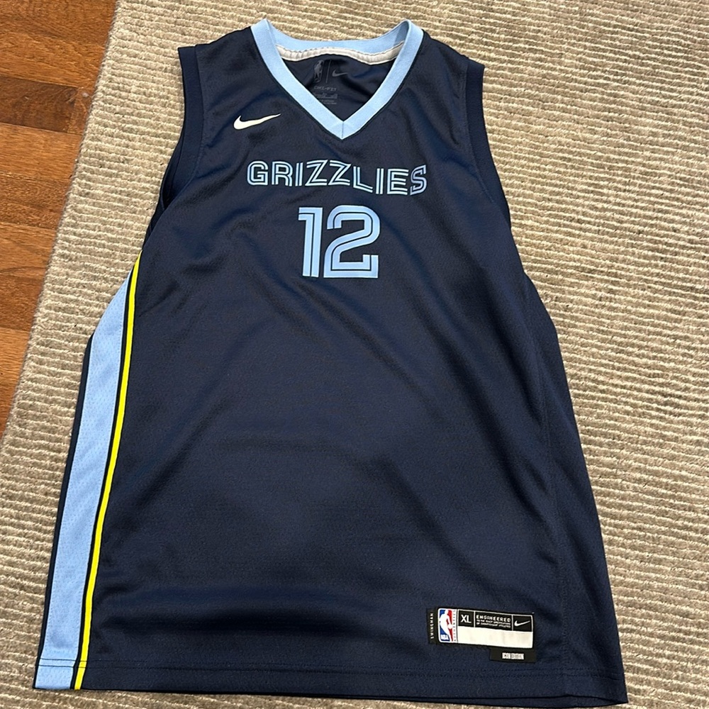 Preowned Memphis Grizzlies 12 Morant jersey Kids XL